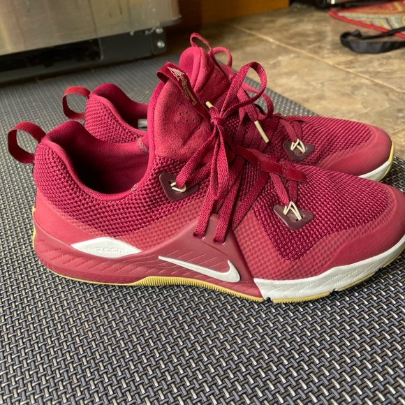 Nike Shoes for Men - Picture 4 of 6